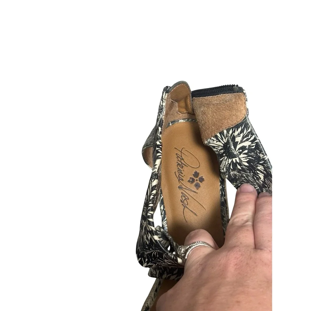 Patricia Nash Sunflower Print Leather Espadrille Wedges Size 8 Black White